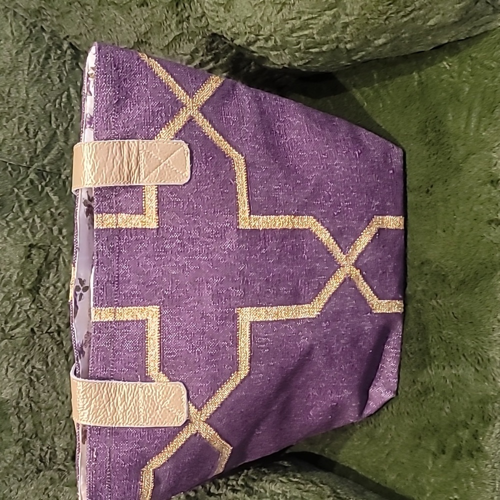 Viajera Imports Geometric Purple And Gold Tote with Metallic Pattern - Picture 3 of 9